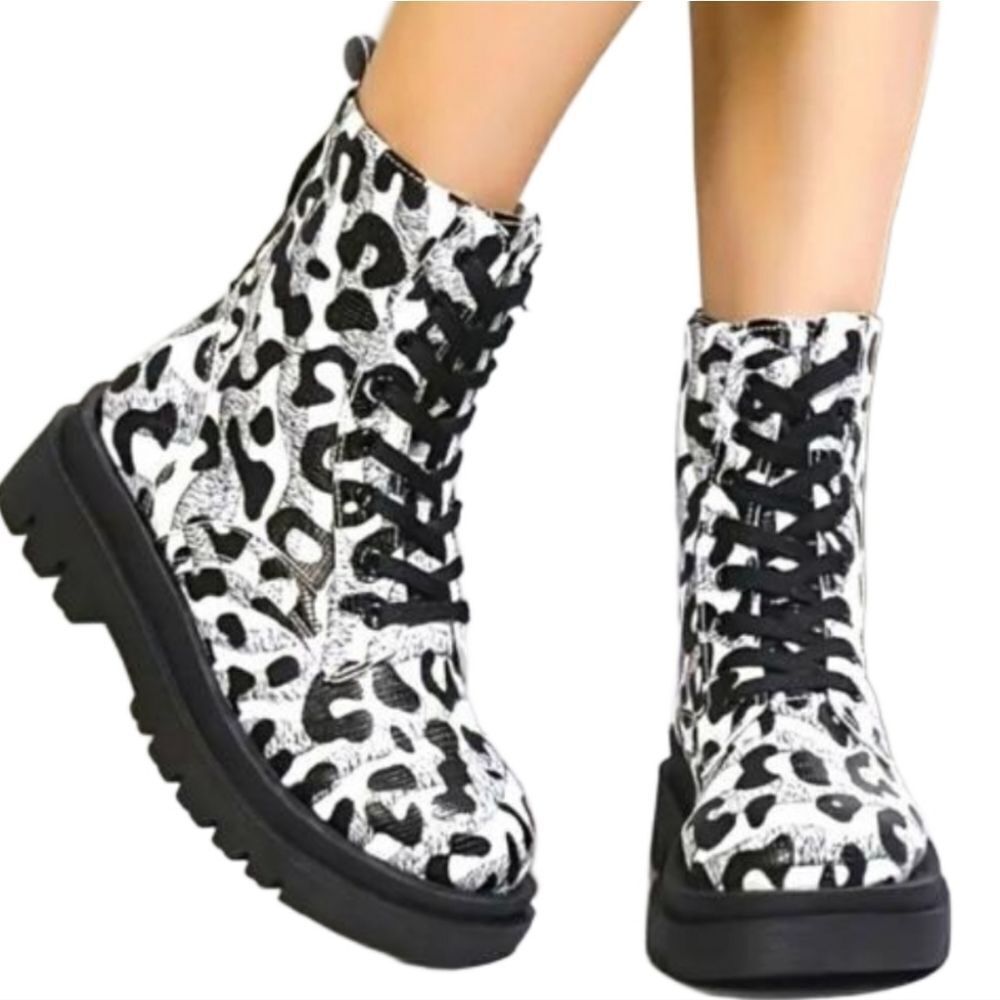 Ladies printed combat boots sz 8.5
